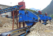 石料場破碎篩分現場